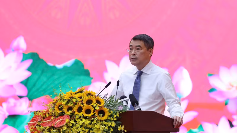 Thủ tướng Chính phủ Lê Minh Hưng phát biểu phát động phong trào thi đua.
