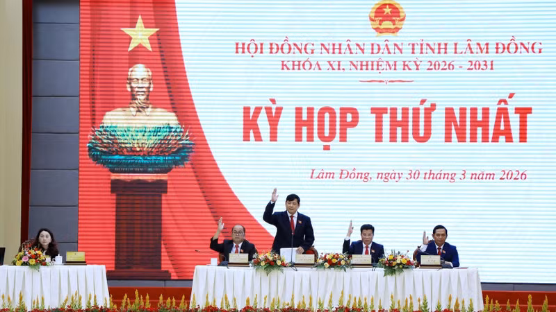 Các đại biểu cho ý kiến đối với Tờ trình của UBND tỉnh Lâm Đồng liên quan đến cao tốc Nha Trang - Đà Lạt.