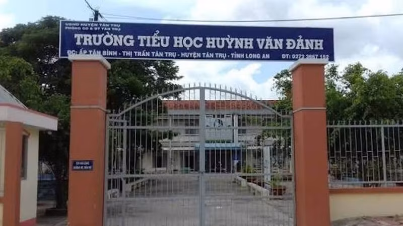 Xã Tân Trụ: Hai nhà thầu dự gói xây dựng vỉa hè 4,46 tỷ đồng