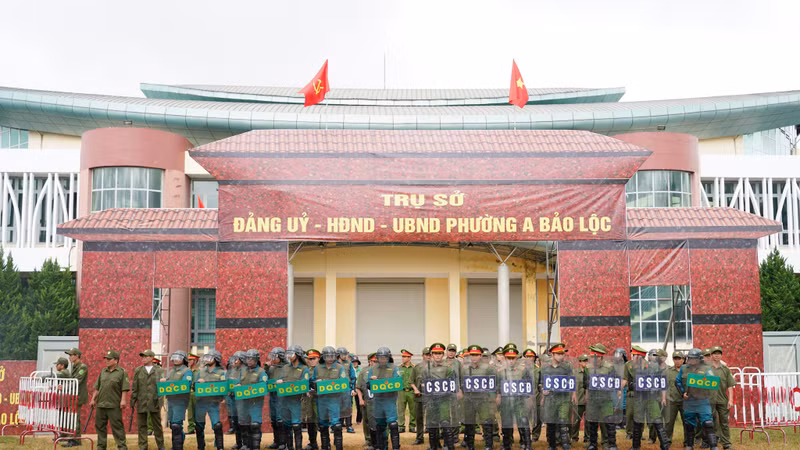 Cuộc diễn tập thực binh tác chiến phòng thủ sáng 14/7 tại Phường 1 Bảo Lộc đặt ra yêu cầu rèn luyện sát thực tế, nâng cao khả năng hiệp đồng chiến đấu quân dân.