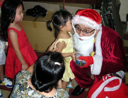 Dịch vụ cho thuê ông già Noel tặng quà Giáng sinh sắp vào mùa bội thu - Hình 2 Dich vu cho thue ong gia Noel tang qua Giang sinh sap vao mua boi thu-Hinh-2