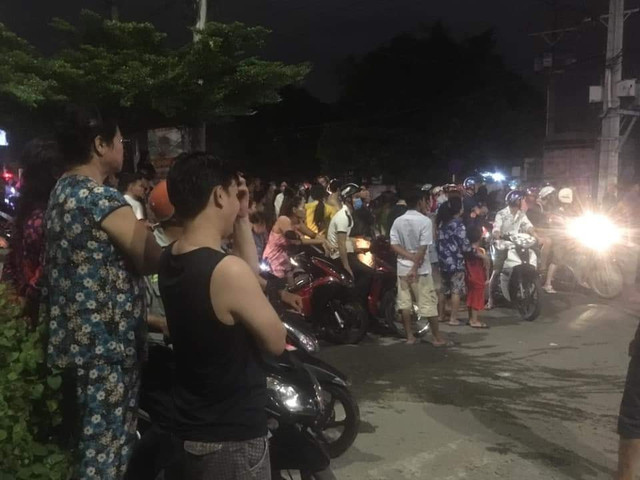 Đẩy con gái văng ra xa thoát chết, người cha bị bánh xe container cán tử vong - Hình 3 Day con gai vang ra xa thoat chet, nguoi cha bi banh xe container can tu vong-Hinh-3
