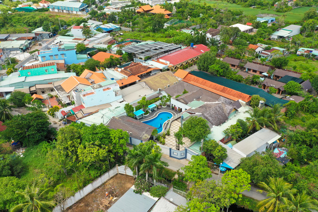 Cận cảnh Gia Trang quán - Tràm Chim Resort xây trái phép bị yêu cầu cưỡng chế - Hình 2 Can canh Gia Trang quan - Tram Chim Resort xay trai phep bi yeu cau cuong che-Hinh-2