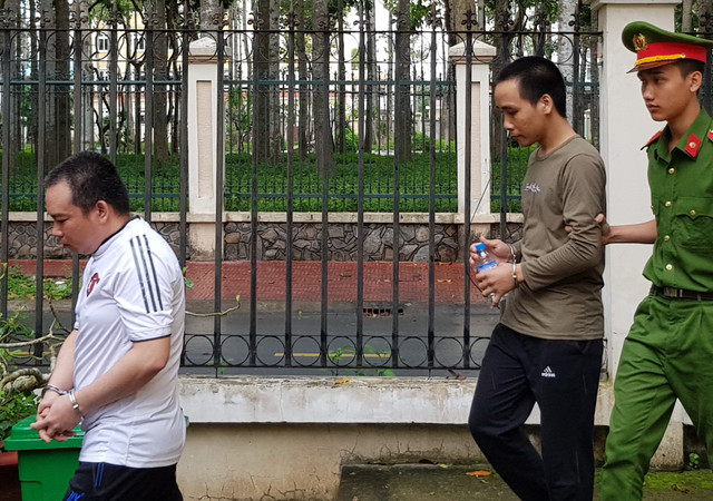 Đại úy công an chở thuốc lá lậu ở Sóc Trăng Dai uy cong an cho thuoc la lau o Soc Trang