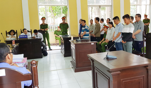 Đại úy công an chở thuốc lá lậu ở Sóc Trăng - Hình 3 Dai uy cong an cho thuoc la lau o Soc Trang-Hinh-3