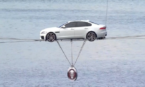 Đứng tim xem siêu xe đi trên dây Dung tim xem sieu xe di tren day