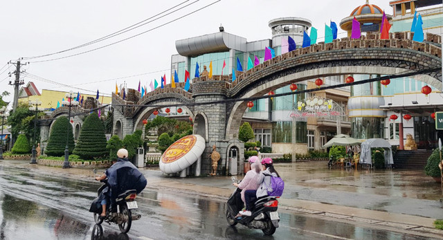 Thuê đất khu công nghiệp để xây tượng dát 88 lượng vàng kinh doanh tâm linh? - Hình 10 Thue dat khu cong nghiep de xay tuong dat 88 luong vang kinh doanh tam linh?-Hinh-10