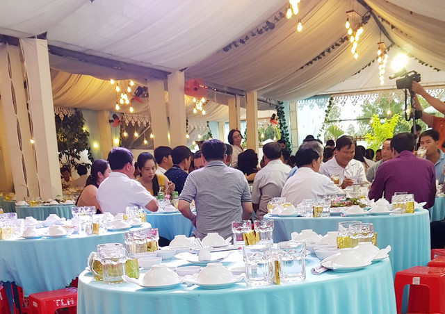 Trưởng đoàn ĐBQH Sóc Trăng chỉ 'rút kinh nghiệm sâu sắc' khi tổ chức tiệc cưới nhiều ngày cho con - Hình 2 Truong doan DBQH Soc Trang chi 'rut kinh nghiem sau sac' khi to chuc tiec cuoi nhieu ngay cho con-Hinh-2