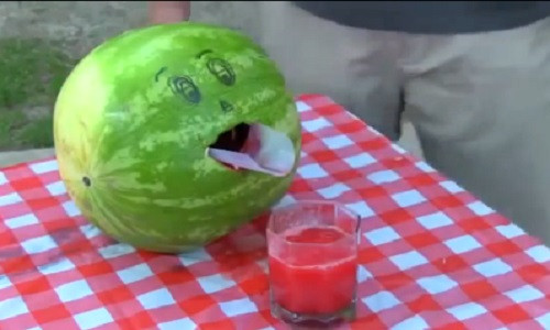 Cách làm sinh tố dưa hấu bá đạo có một không hai Cach lam sinh to dua hau ba dao co mot khong hai