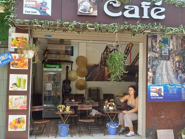 Nhung hinh anh vang ve hiem thay cua pho ca phe duong tau-Hinh-5