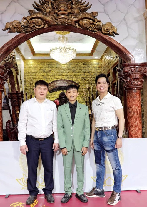 Sau khi rời công ty quản lý cũ, Hồ Văn Cường “phất” thế nào? - Hình 4 Sau khi roi cong ty quan ly cu, Ho Van Cuong “phat” the nao?-Hinh-4