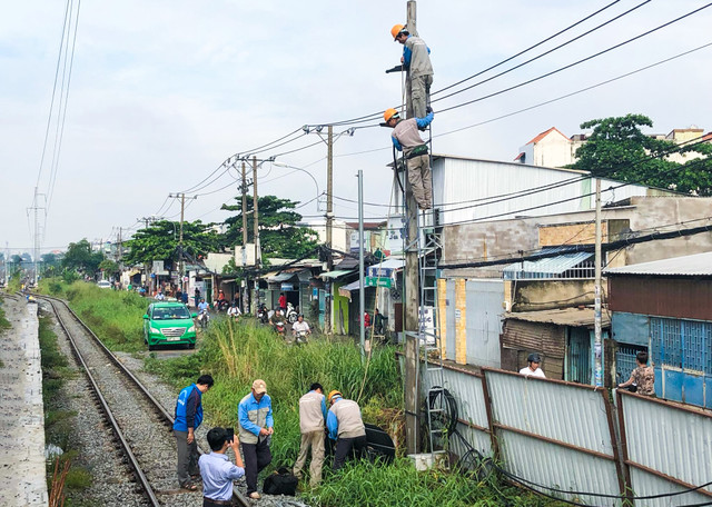 Cầu đường sắt Bình Lợi mới chính thức hoạt động sau 4 năm thi công - Hình 2 Cau duong sat Binh Loi moi chinh thuc hoat dong sau 4 nam thi cong-Hinh-2