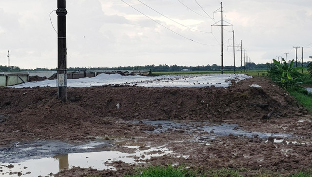 Soc Trang: Dap dap ngan nuoc hoi thoi tu khu cong nghiep tran ra ngoai-Hinh-2