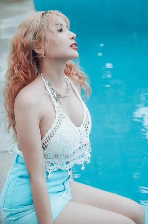 Ngắm 'Đệ nhất mỹ nữ vòng 1 đẹp làng hài Việt' Khả Như - Hình 11 Ngam 'De nhat my nu vong 1 dep lang hai Viet' Kha Nhu-Hinh-11