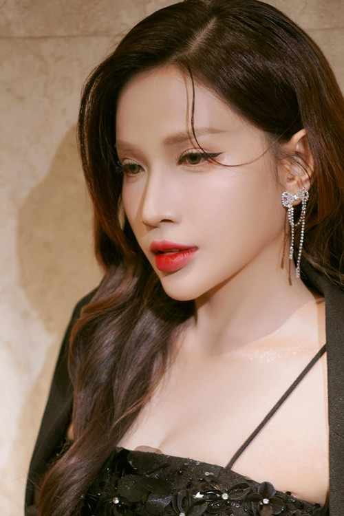 Ngắm 'Đệ nhất mỹ nữ vòng 1 đẹp làng hài Việt' Khả Như - Hình 2 Ngam 'De nhat my nu vong 1 dep lang hai Viet' Kha Nhu-Hinh-2