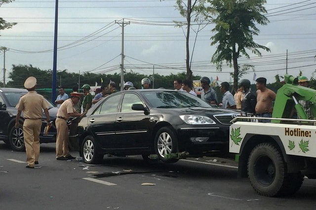 Hàng trăm giang hồ xăm trổ bao vây xe chở công an diễn ra như thế nào? - Hình 14 Hang tram giang ho xam tro bao vay xe cho cong an dien ra nhu the nao?-Hinh-14