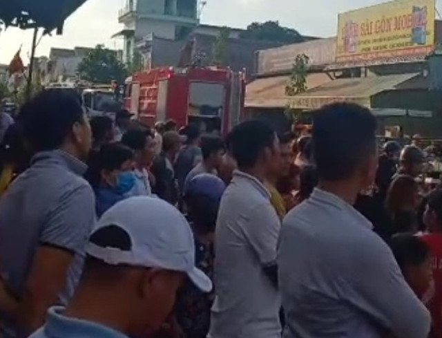 Nhà ở Bình Dương bị cháy rụi ngày mùng 2 Tết - Hình 3 Nha o Binh Duong bi chay rui ngay mung 2 Tet-Hinh-3