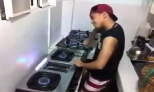 Màn chơi DJ bằng bếp ga có một không hai thế giới Man choi DJ bang bep ga co mot khong hai the gioi