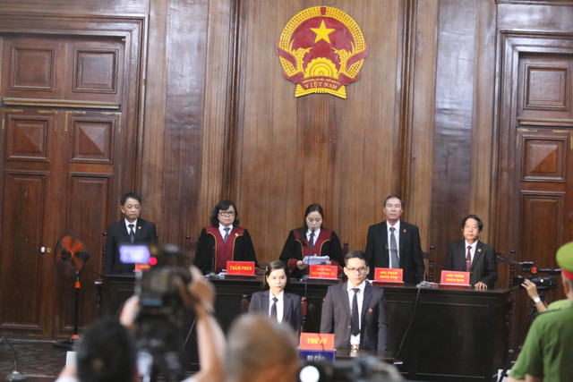 Cựu Phó chủ tịch TP HCM Nguyễn Hữu Tín lĩnh 7 năm tù vì giao đất vàng cho Vũ 'nhôm' Cuu Pho chu tich TP HCM Nguyen Huu Tin linh 7 nam tu vi giao dat vang cho Vu 'nhom'