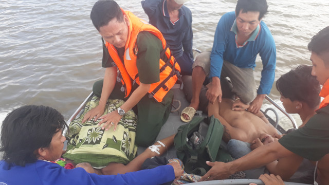 Ngạt khí dưới hầm tàu cá khiến 4 người chết, 1 người nguy kịch Ngat khi duoi ham tau ca khien 4 nguoi chet, 1 nguoi nguy kich