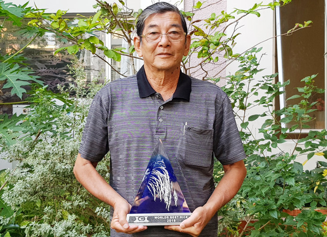 Nhóm nghiên cứu giống lúa 'ngon nhất thế giới' được khen thưởng Nhom nghien cuu giong lua 'ngon nhat the gioi' duoc khen thuong