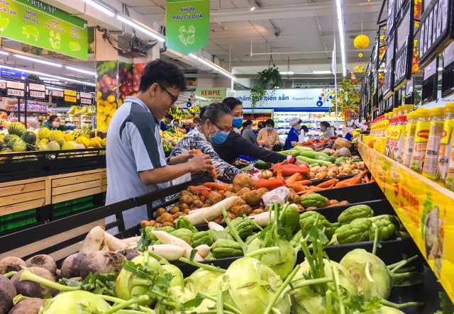Sieu thi o Sai Gon van ban day rau cu, khong co chuyen khan hang-Hinh-3