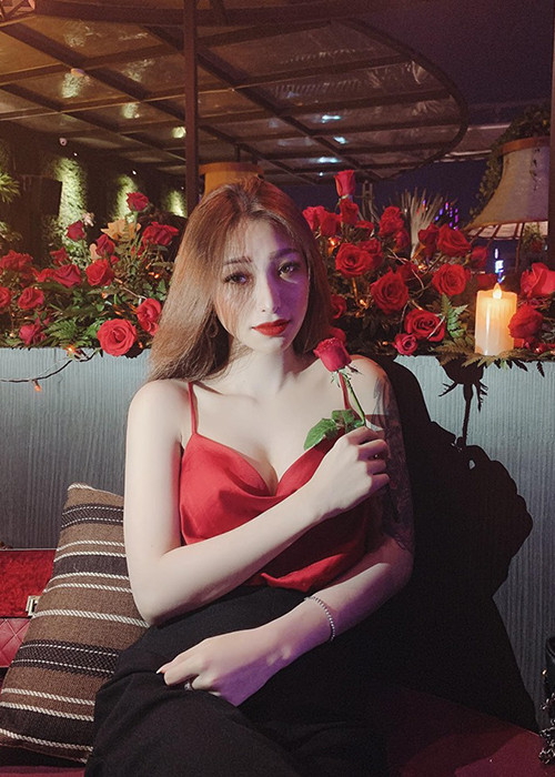 Vẻ gợi cảm khó rời mắt của hotgirl từng yêu Kin Nguyễn 1 tháng - Hình 3 Ve goi cam kho roi mat cua hotgirl tung yeu Kin Nguyen 1 thang-Hinh-3