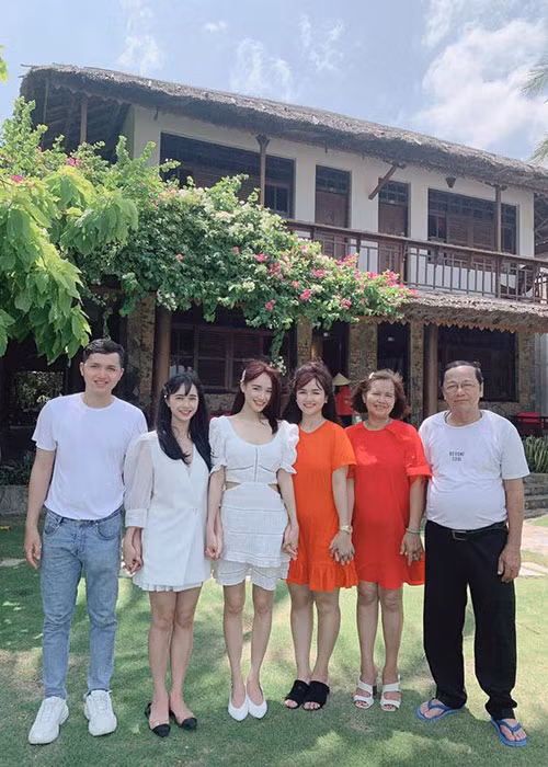 Cuoc song cua Nha Phuong - Truong Giang the nao sau 1 nam thanh chong vo?-Hinh-8