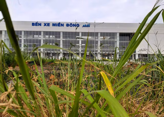 Ben xe Mien Dong moi 4.000 ty co dai moc um tum, lo hen khai truong 3 lan-Hinh-4