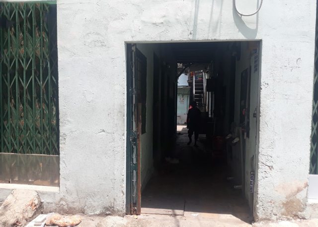 Dâm ô bé gái 5 tuổi trong phòng trọ, gã xe ôm 60 tuổi bị phạt 5 năm tù - Hình 3 Dam o be gai 5 tuoi trong phong tro, ga xe om 60 tuoi bi phat 5 nam tu-Hinh-3