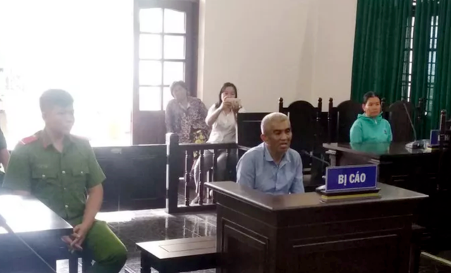 Dâm ô bé gái 5 tuổi trong phòng trọ, gã xe ôm 60 tuổi bị phạt 5 năm tù Dam o be gai 5 tuoi trong phong tro, ga xe om 60 tuoi bi phat 5 nam tu