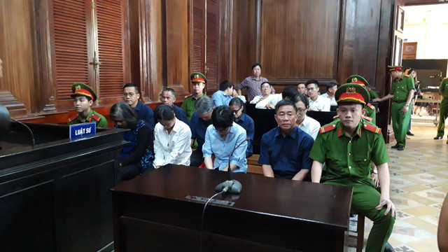 Đang nằm viện với án 30 năm tù, bà Hứa Thị Phấn tiếp tục bị xét xử tội chiếm đoạt 1.338 tỷ của Trustbank - Hình 2 Dang nam vien voi an 30 nam tu, ba Hua Thi Phan tiep tuc bi xet xu toi chiem doat 1.338 ty cua Trustbank-Hinh-2