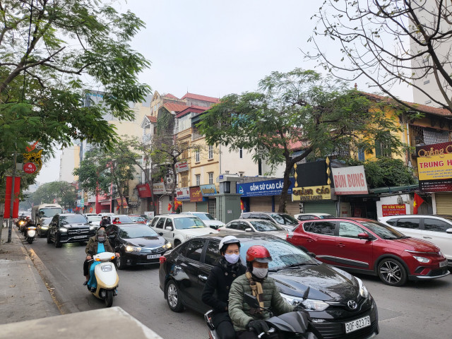 Người dân tấp nập đi chùa và các khu di tích, đường phố Hà Nội ùn tắc - Hình 11 Nguoi dan tap nap di chua va cac khu di tich, duong pho Ha Noi un tac-Hinh-11