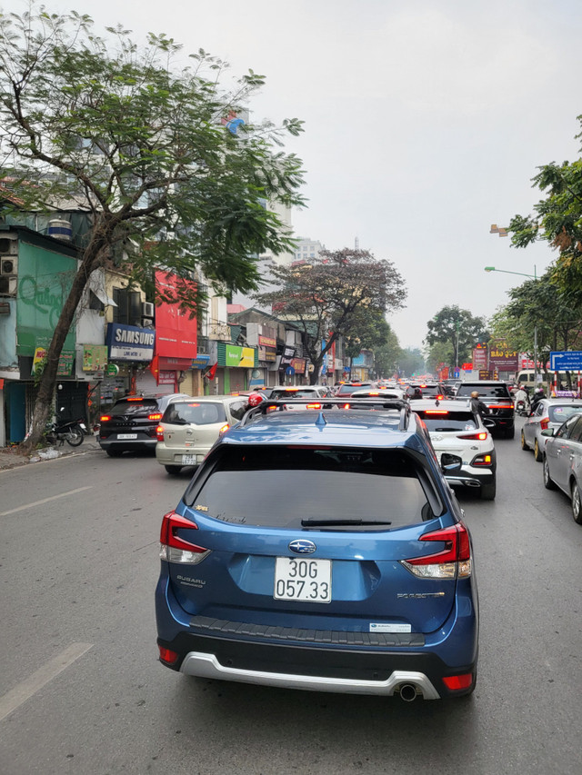 Người dân tấp nập đi chùa và các khu di tích, đường phố Hà Nội ùn tắc - Hình 10 Nguoi dan tap nap di chua va cac khu di tich, duong pho Ha Noi un tac-Hinh-10