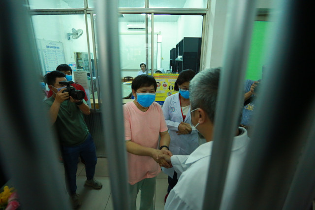 Benh nhan Trung Quoc cui nguoi cam on bac si Cho Ray-Hinh-5