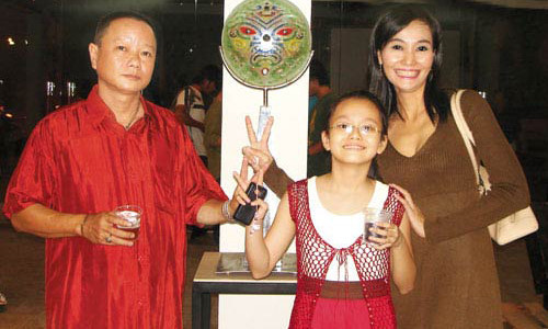 Những nỗi buồn ít ai biết của loạt sao Việt âm thầm chữa bệnh cho con - Hình 4 Nhung noi buon it ai biet cua loat sao Viet am tham chua benh cho con-Hinh-4