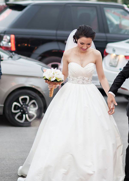 Đường cong “chết người” của vợ BTV Quốc Khánh, MC Anh Tuấn - Hình 9 Duong cong “chet nguoi” cua vo BTV Quoc Khanh, MC Anh Tuan-Hinh-9