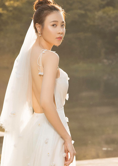 Hoa khôi Lạng Sơn, vợ sắp cưới của Cường Đô la có đường cong tuyệt hảo Hoa khoi Lang Son, vo sap cuoi cua Cuong Do la co duong cong tuyet hao