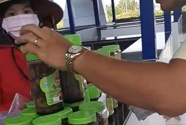 Căn tin tàu cao tốc ở Sóc Trăng nghi bán thức ăn quá hạn sử dụng? Can tin tau cao toc o Soc Trang nghi ban thuc an qua han su dung?