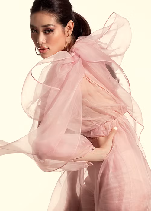 Hoa hau Khanh Van mac ho bao, khoe ve goi cam-Hinh-12