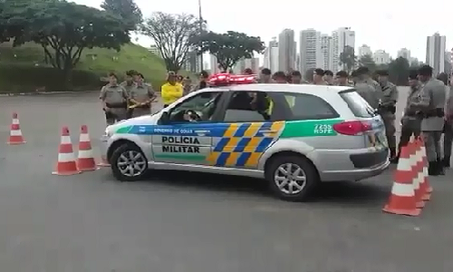 Viên cảnh sát với tài lái xe tuyệt đỉnh Vien canh sat voi tai lai xe tuyet dinh