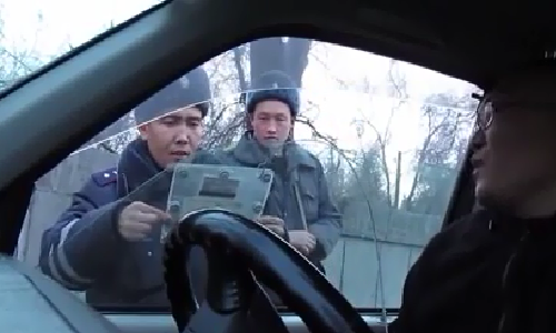 Tài xế cẩn thận nhất thế giới Tai xe can than nhat the gioi