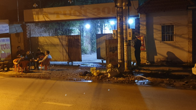 Thanh niên bị chém nhiều nhát vẫn truy đuổi đối thủ rồi gục xuống tử vong - Hình 2 Thanh nien bi chem nhieu nhat van truy duoi doi thu roi guc xuong tu vong-Hinh-2