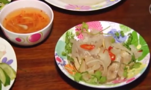 Tai lợn ngâm giấm giòn sần sật chống ngán ngày Tết Tai lon ngam giam gion san sat chong ngan ngay Tet