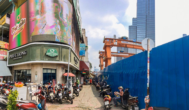 Đại công trường metro Sài Gòn chậm trễ, người dân điêu đứng Dai cong truong metro Sai Gon cham tre, nguoi dan dieu dung