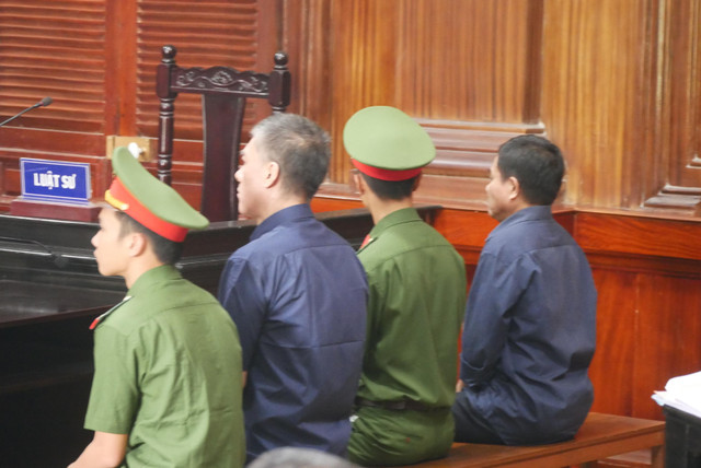 Vụ Vũ 'nhôm' bị lừa tiền hộ chiếu: Hoàng Hữu Châu nhận 700.000 USD hay 150.000 USD - Hình 2 Vu Vu 'nhom' bi lua tien ho chieu: Hoang Huu Chau nhan 700.000 USD hay 150.000 USD-Hinh-2