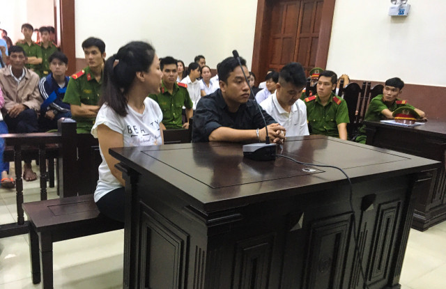 Vụ bác sĩ Chiêm Quốc Thái bị vợ thuê người truy sát: Bà Trần Hoa Sen vắng mặt, bác sĩ Thái đề nghị có 'biên pháp mạnh' - Hình 2 Vu bac si Chiem Quoc Thai bi vo thue nguoi truy sat: Ba Tran Hoa Sen vang mat, bac si Thai de nghi co 'bien phap manh'-Hinh-2