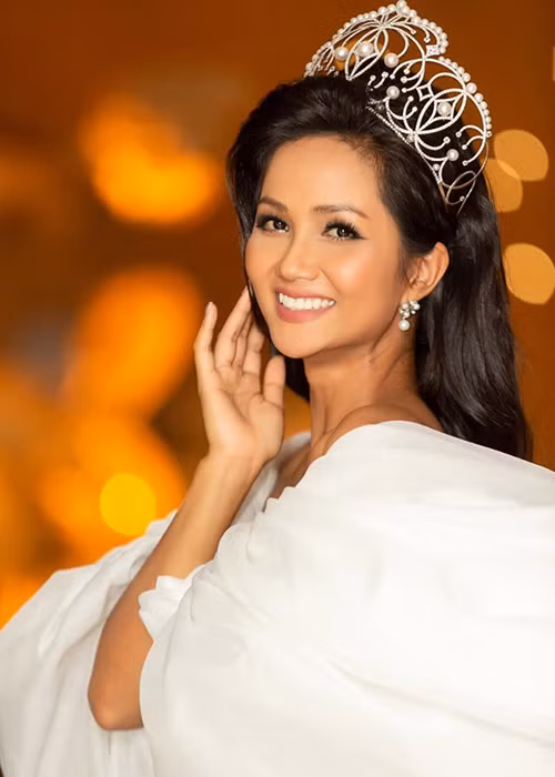 H'hen Nie duoc tang vinh vien vuong mien tri gia gan 3 ty