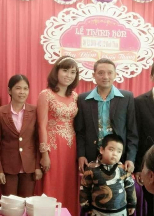 Các cặp đôi nghệ sĩ nổi tiếng ly hôn rồi tái hợp giống Hồ Hoài Anh - Lưu Hương Giang - Hình 4 Cac cap doi nghe si noi tieng ly hon roi tai hop giong Ho Hoai Anh - Luu Huong Giang-Hinh-4