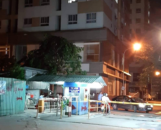 Một người nước ngoài rơi từ tầng cao chung cư Hưng Ngân xuống đất tử vong Mot nguoi nuoc ngoai roi tu tang cao chung cu Hung Ngan xuong dat tu vong